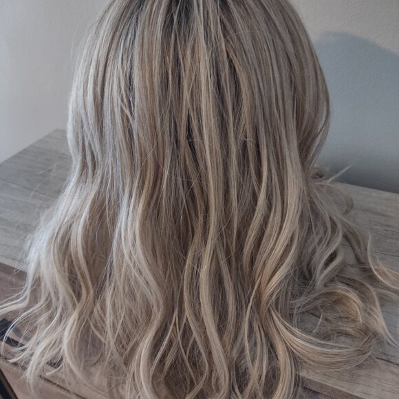 Raquel Welch, Selfie Mode, Shaded Biscuit - Picture 4 of 6